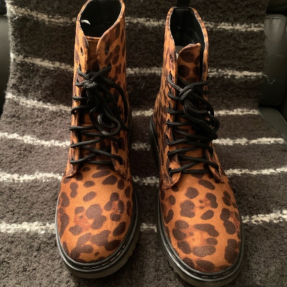 CHARLES ALBERT animal print, lace up boots. NWNT. Size 6. - Picture 7 of 8